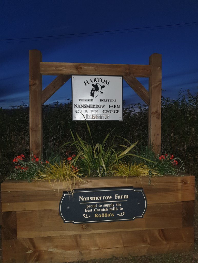 Feedco7's tweet photo. Fine evening open farm at Nansmerrow Farm nr Truro.
Sunsets and serious figures - Look at that performance
There's cream in Cornwall @Roddas_Cream https://t.co/Pnodjqva8u