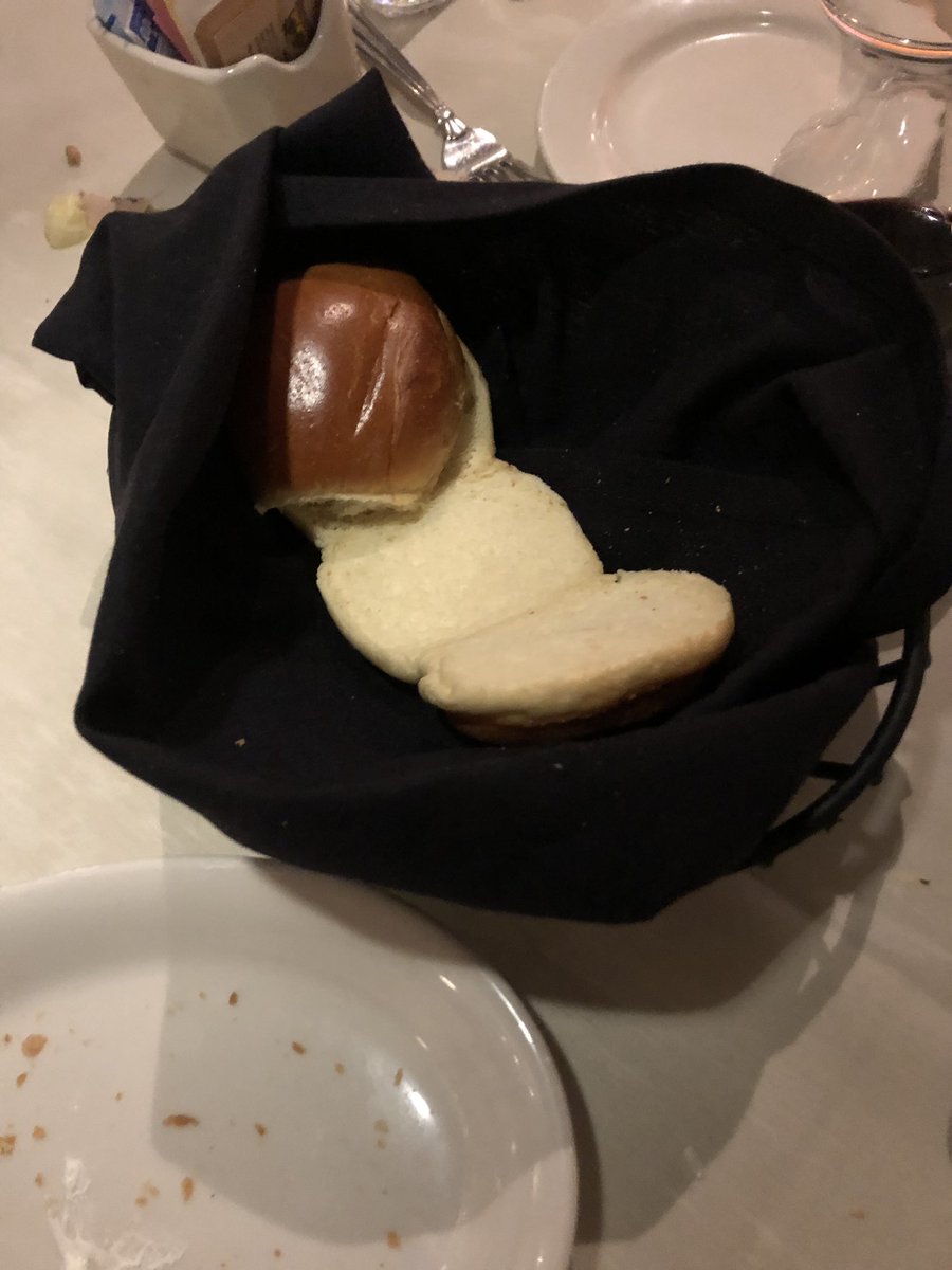 green804's tweet photo. @RuthsChris was looking forward to the bread tonight... And I got this. #sliderbuns #consistency #dobettet https://t.co/aaDZGDCjOj
