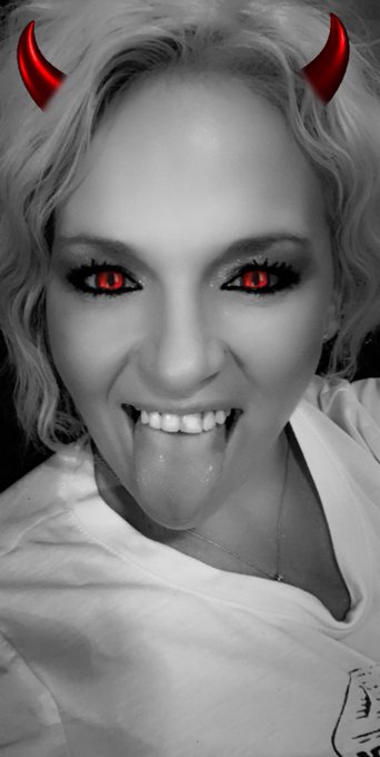 It&rsquo;s my birthday month! I got a new place to call home! I have two healthy happy kids! I think it&rsquo;s time<a href="/tag/newprofilepic"class="tags"><span>#newprofilepic</span></a>