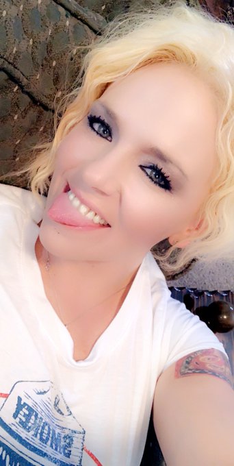 It&rsquo;s my birthday month! I got a new place to call home! I have two healthy happy kids! I think it&rsquo;s time<a href="/tag/newprofilepic"class="tags"><span>#newprofilepic</span></a>