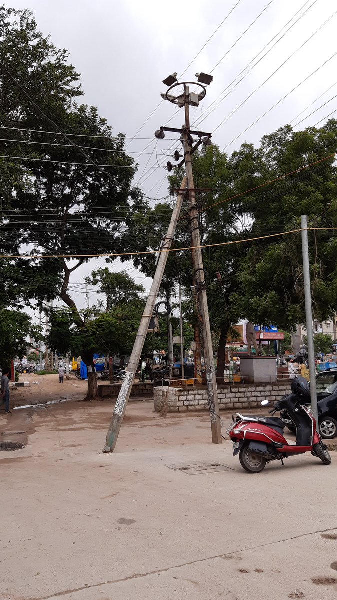 geetjani's tweet photo. Human life is in danger. @CommissionrGHMC @zcwz_ghmc @SEElectricGHMC @pavanireddypaj1 @TV9Telangana #HumanLifeIsInDanger Near Centro Mall, Madinaguda. Pls do something about it. https://t.co/M9V5EE4cs4