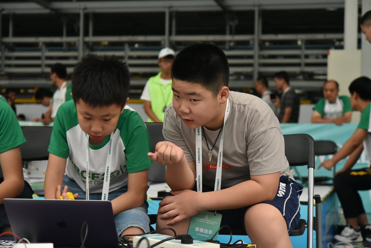 DobotRobotics's tweet image. Still thrilled to see so many budding programmers and engineers dedicating their souls to the contest. The future never looked brighter! 
#robotcontest #robotchallenge #futureprogrammers #WRC2019