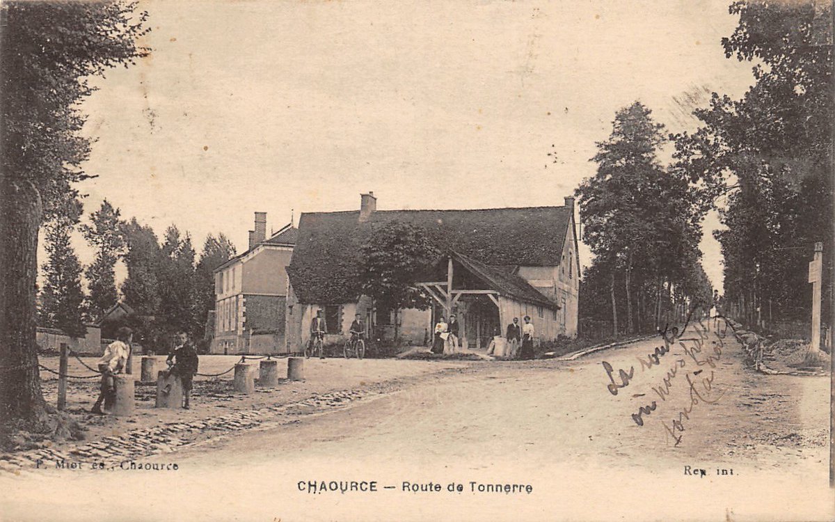 Chaource_Aube's tweet photo. 👉👉 La saga de l'été continue sur Chaource en cartes postales anciennes ...
⚪️🔶 Durant l'été retrouvez quelques clichés de Chaource d'autrefois ...
#Chaourceautrefois #Chaourcejadis #routedeTonnerre #lesPromenades #ruedeletape #ruedesRoises #egliseSaintJeanBaptiste #granderue https://t.co/AgvybulyMZ