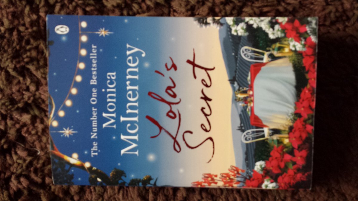 jen_bray_random's tweet image. New #busbook day! Borrowed from my local #publibrary @gallery_36