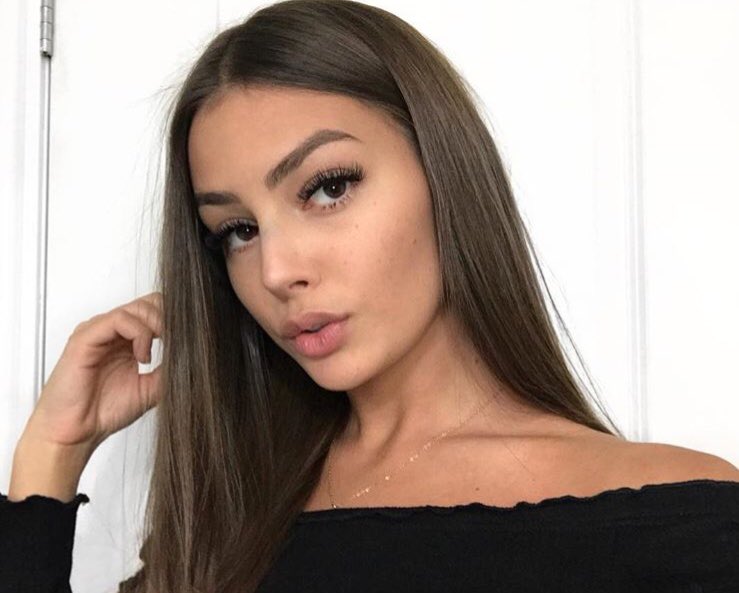 reinedominamtp's tweet photo. Admirez votre reine, ramper à pieds, raquer sans que je le demande, et soyez là pour moi quand je l’ordonne. 

#moneymiss #moneyslave #brattydom #cashslave #paypig #chienne #dominationfr https://t.co/qVdptpr8kO