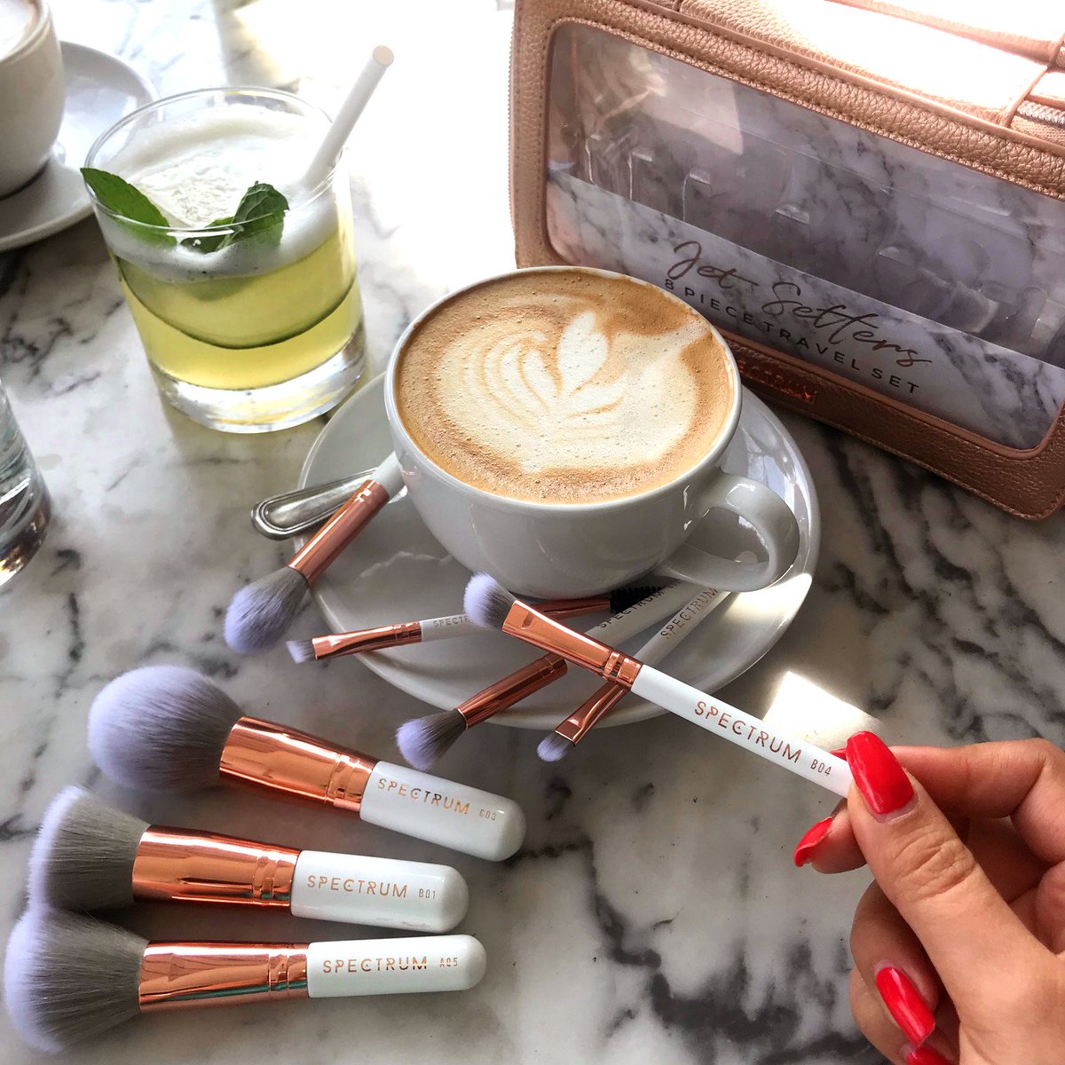 Spectrumbrushes's tweet photo. Quenching that #thirstythursday thirst 🙌🏽 with our #marbleous Jet Setter on tow of course ✨ these babies are perfect for those all important top ups 💕
#spectrumjetsetter #minimakeupbrushes #travelbrushes #vegan https://t.co/n2AjAD78IH