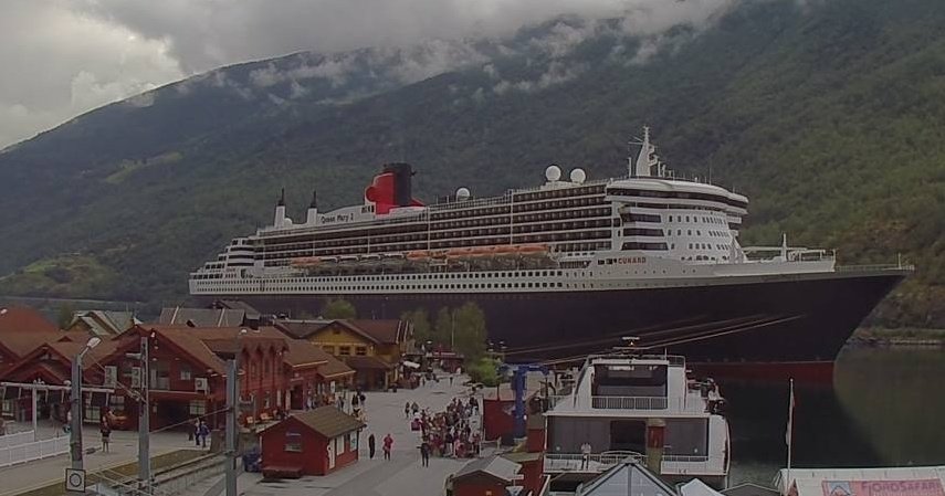 cbullocean46's tweet photo. @cunardline your magnificent flag ship #QueenMary2 docked in #flaam #Norway https://t.co/wNvSNUmgGA