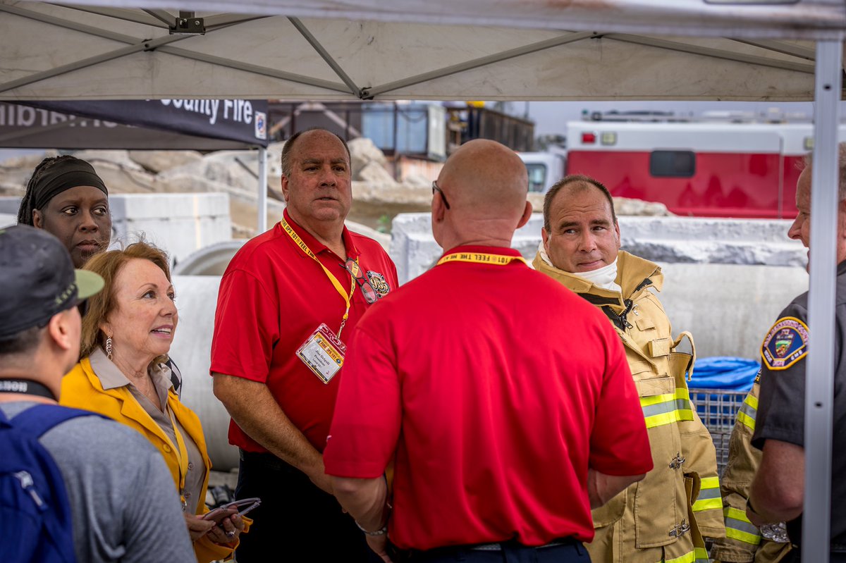 SBCoFFLocal935's tweet photo. Thank you to 5th District @SBCounty Supervisor @SupervisorJosie for attending #SBCoFireOps101 and seeing first hand the services we have available to our citizens. We appreciate your support of #PublicSafety #Local935 #SBCoFD https://t.co/WmGS37GB9m