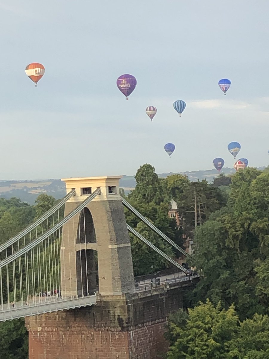 Tmshepp67's tweet photo. @bristolballoon great mass ascent this morning #bristolballoonfiesta https://t.co/0ETbgIZYhB