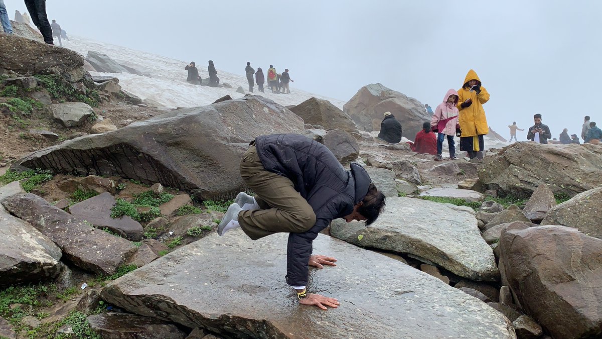 GkDelampady's tweet photo. Yoga - a Good step to fight with high altitude difficulties that is posed by Nature...[ Yoga Key to Better Health &amp; New life ]
at Kashmir in Gulmarg,Gondola &amp; Sonamarg on July 25 &amp; 26 #Kashmir #yogalife @PMOIndia @narendramodi @moayush @shripadynaik https://t.co/tvQcmlgnR4