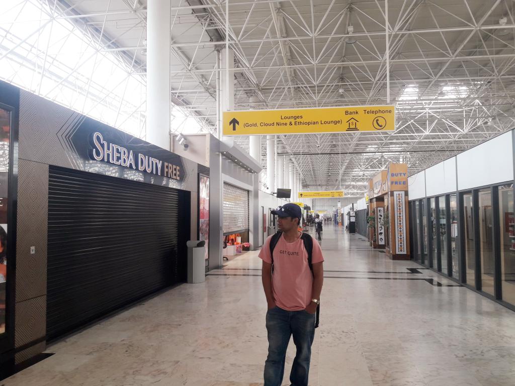 mainalinawa's tweet photo. Strolling at Addis Ababa airport #ethiyopia https://t.co/N5KM9Lek3n