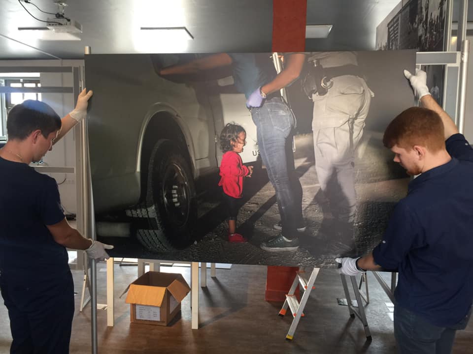 uCentry's tweet photo. Разам з @WorldPressPhoto адкрываем сёння ў Цэнтры гарадскога жыцця #Гродна выставу "Сусветнае прэс-фота 2019". Ацаніце дакладнае, сумленнае і пераканаўчае адлюстраванне нашага свету сусветнымі майстрамі фатаграфіі! Пачынаем а 19.00, Цэнтр гарадскога жыцця Гродна, вул. Кірава, 3 https://t.co/MkxsfQ1Tca