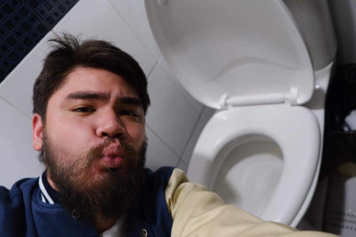 halftime899's tweet photo. On the dare edition of #TotalRecall899, @migs_santi lost out to a very challenging song and it felt pretty crappy..
Here’s his consequence selfie with our toilet bowl. The internet is forever 💩💕
@debbie_then @Magic899 https://t.co/Ya6LquQ2vT
