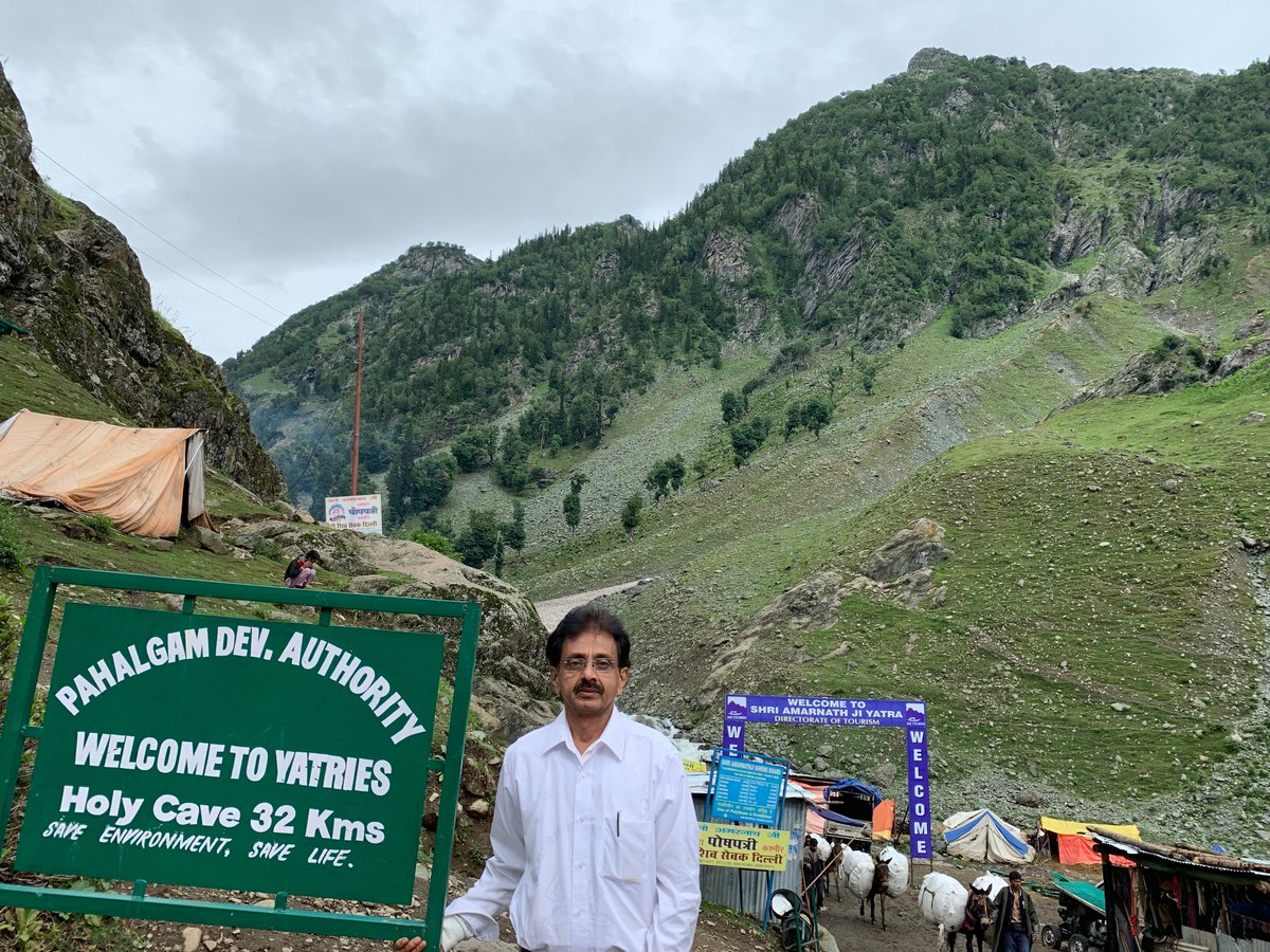 GkDelampady's tweet photo. Good memorable family trip to Srinagar july end [ Kashmir ] a city amidst the grandeur of majestic mountains, known for its natural environment, gardens and houseboats.. merely described as Heaven on Earth.. &amp; Visited Shankaracharya temple,experiencing pure divinity #Kashmir https://t.co/QT40aBFR1j