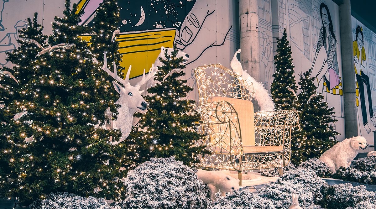 mkillumination's tweet photo. Let’s travel to Lithuania today and see how the popular shopping center Akropolis used light sculptures of playful animals to give shoppers a happy shopping experience. #festivelighting #makepeoplehappy #mkillumination https://t.co/AHF2JC43Yh