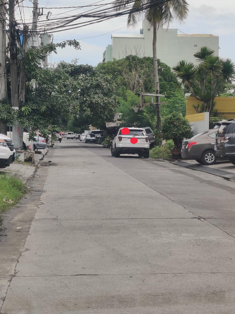 Buencamino street finally a 2 way street from #roadclearingoperation but.. may mga pasaway pa rin.. #Disciplineshouldcomefromus #onedayatatime #hopeitstays <a href="/alabangbulletin/">alabang bulletin</a> <a href="/SouthSnippets/">South Snippets®️</a>