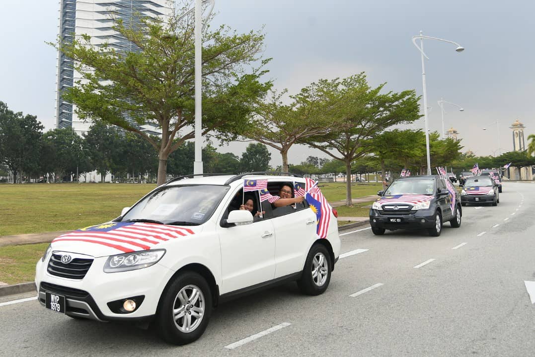IsmailBakar60's tweet photo. Pelancaran Bulan Kebangsaan dan Kibar Jalur Gemilang JPM 2019. Jom semua rakyat Malaysia sama-sama kibarkan Jalur Gemilang lambang kemegahan kita semua. #merah #putih #kuning #biru #jalurGemilang #JG #benderaMalaysia #Malaysia #ksn #drismailbakar https://t.co/OHQ81Q8oqD