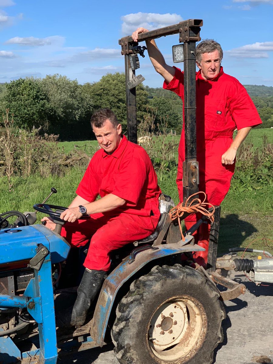 Nigelrefowens's tweet photo. Today, as part of #Farm24, I would like to say thanks to British farmers for the fantastic food they produce for us every day of the year'
Myself and @JiffyRugby are on hand if you need some help😉. Seriously now though Diolch yn fawr iawn am y cynyrch arbennig. https://t.co/BBPt7anf3m