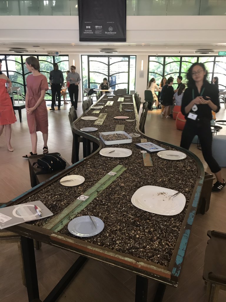 karaowen's tweet photo. @GoldsmithsUoL trained πΈπ¬ visual artist Ernest Goh and his partners @heybrack and Exactly Foundation showed me #ayerayerproject: a table laid with debris from Punggol Waterway. Horrid/Addictive to use the tweezers to pick out micro plastics. #beyondolastics #karajiayou https://t.co/tWhCEeLDcF