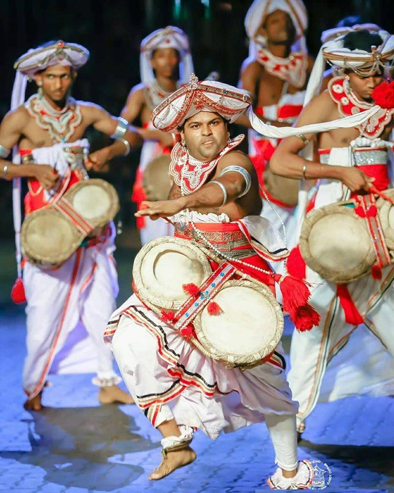 Tripavi1's tweet photo. Kandy Esala Perahera (4th to 14th August 2019), is the greatest honor paid in respect to the sacred tooth relic of Lord Buddha.
#kandyesalaperahera #kandy #kandytemple #firedancers #kandyandancers #srilanka #travelsrilanka #lovesrilanka #sosrilanka #travelawesome #ilovetravel https://t.co/qsNGMMHvsB