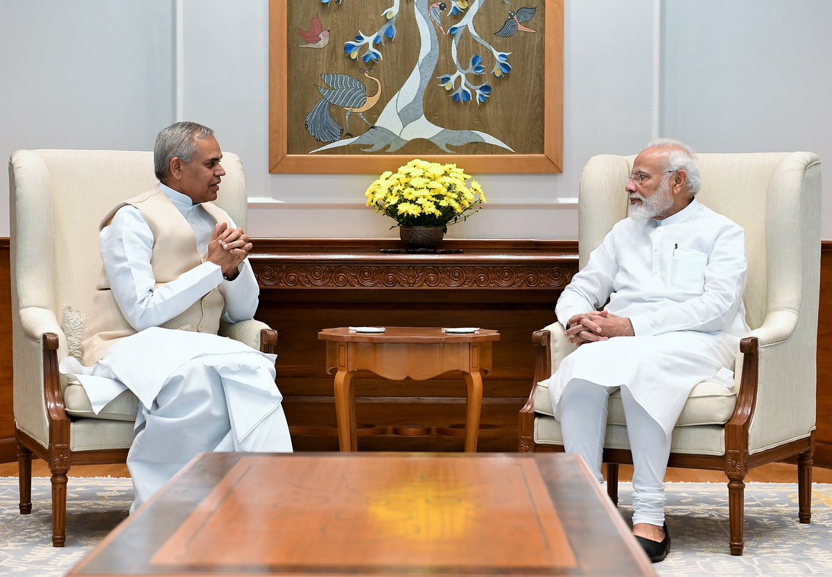 PMOIndia's tweet photo. The Governor of Gujarat, Acharya Devvrat Ji called on PM @narendramodi. https://t.co/zV21u40aW7
