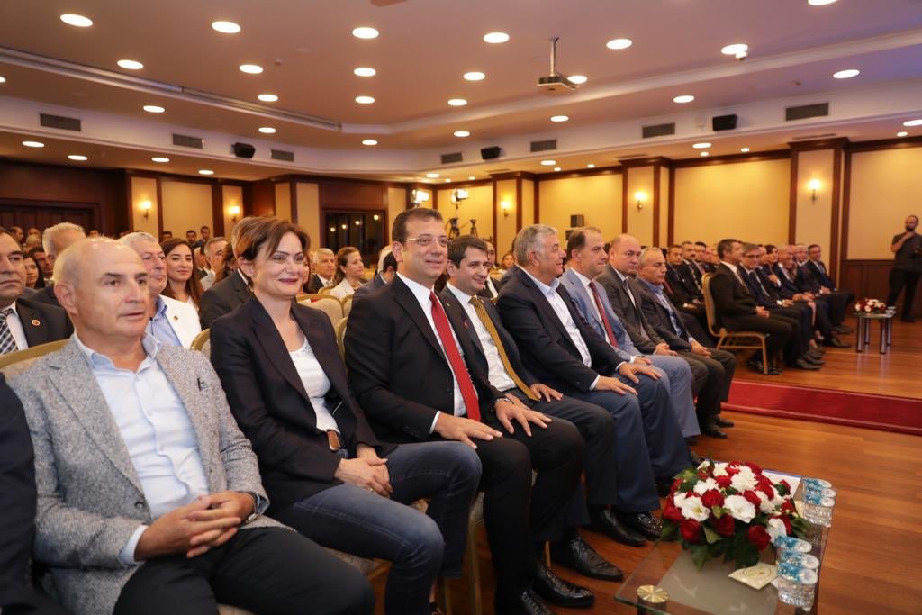 ekrem_imamoglu's tweet photo. İstanbul'u beraber yöneteceğimiz çalışma arkadaşlarımızı kamuoyuyla paylaştık; hepsi alanında uzman, bilgi ve deneyim sahibi. İstanbul'u öncelikle şeffaf ve adil olarak yönetecek ve ilkelerimizden asla şaşmayacağız. Allah yolumuzu açık etsin. https://t.co/JCp51uEuVu