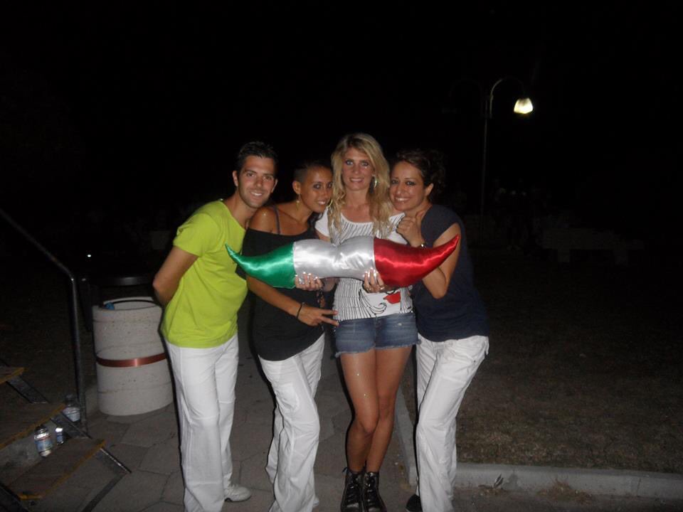 AshleighKno1's tweet photo. #tbt #throwbackthursday #soulfoodfest #italy #salento #tour #singersongwriter #umbertobruno #italiandesigner #clothesdesigner #sponsor https://t.co/7ytX1FSL3p