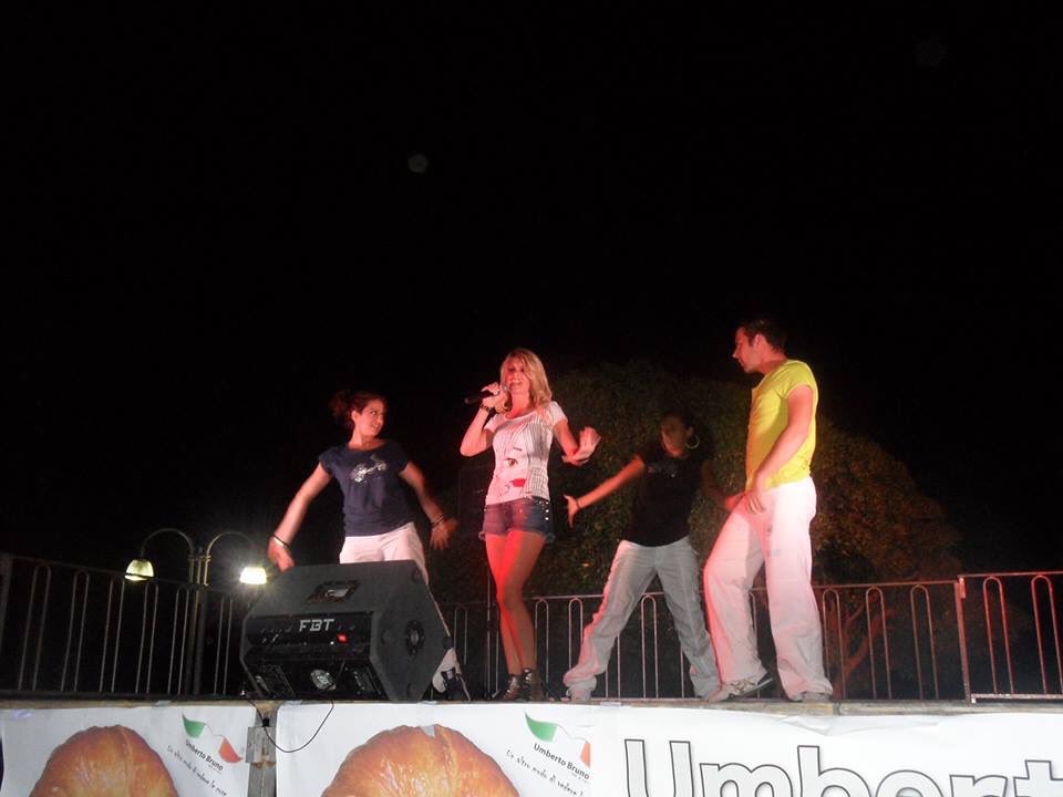 AshleighKno1's tweet photo. #tbt #throwbackthursday #soulfoodfest #italy #salento #tour #singersongwriter #umbertobruno #italiandesigner #clothesdesigner #sponsor https://t.co/7ytX1FSL3p