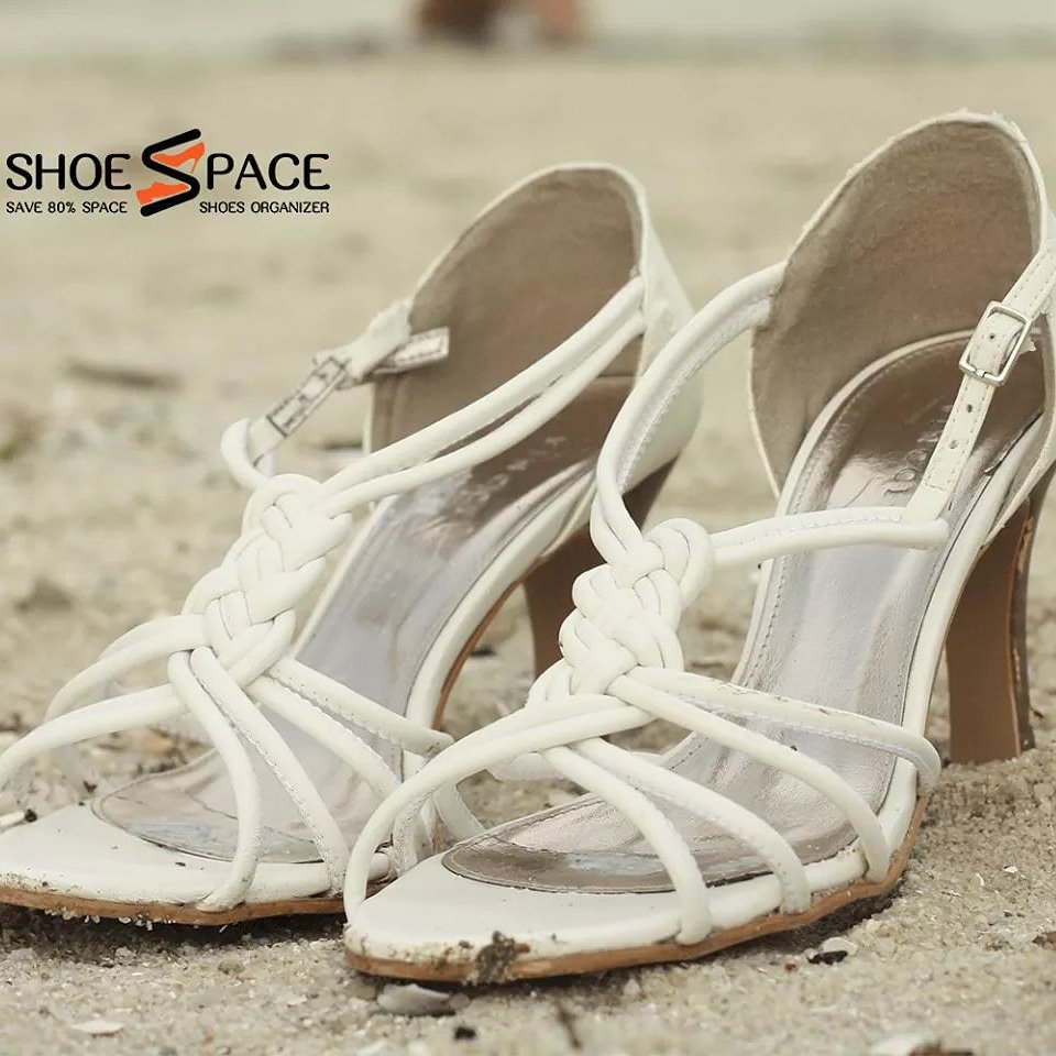 ShoespaceO's tweet photo. Did you know?
In the Middle East heels were added to shoes to lift the foot from the burning sand.
.
.
#shoefacts #knowyourshoes #stayorganized #highheels #heels #sand #didyouknow #FunFacts https://t.co/3vsmvmbLxt