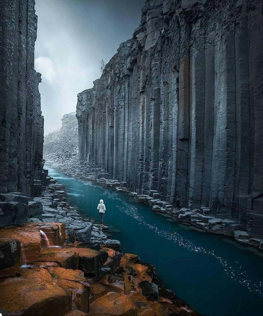 gyulnarmuradova's tweet photo. Ay Allah...
#GOTtheme
#Thewall
#Island https://t.co/1phmTmJAzW