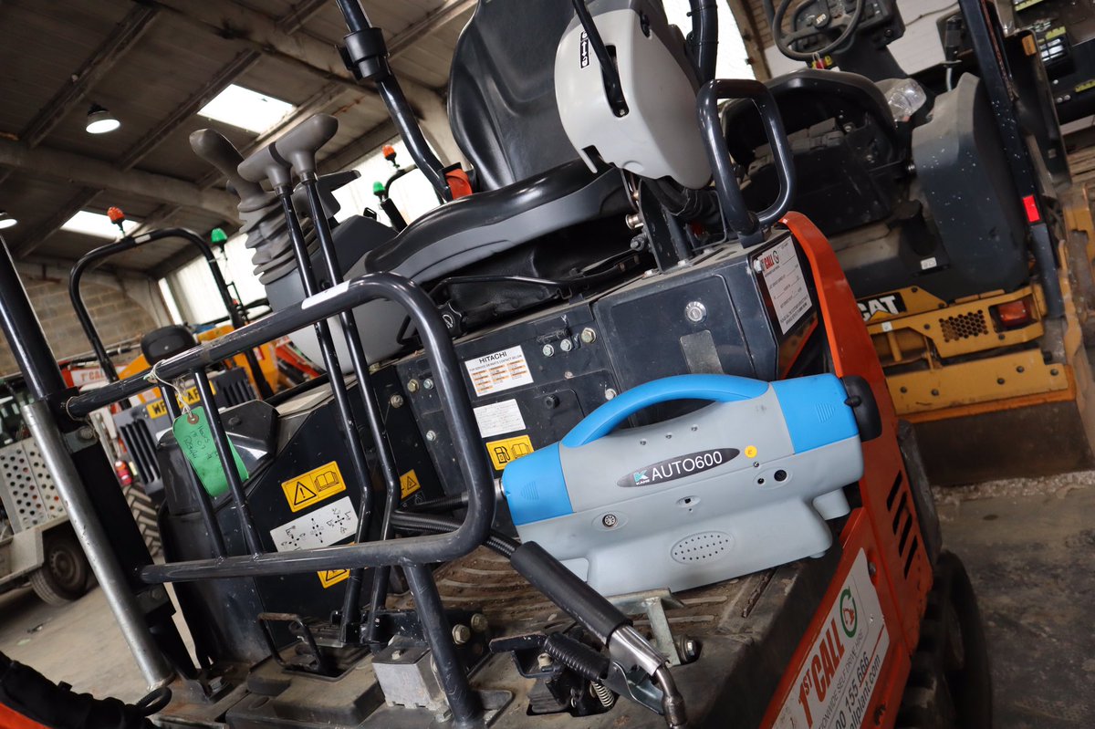 biocabby1's tweet photo. Very exciting day for FutureFuel &amp; 1st Call Plant Hire in conjunction with blu-3.We’ve begun trials to show the  environmental benefits of using biofuels to replace fossil fuels. Great initiative to reduce emissions &amp; improve air quality.
#1stCall
#blu-3
#futurefuel
#biofuels https://t.co/Rqo4WzYykh