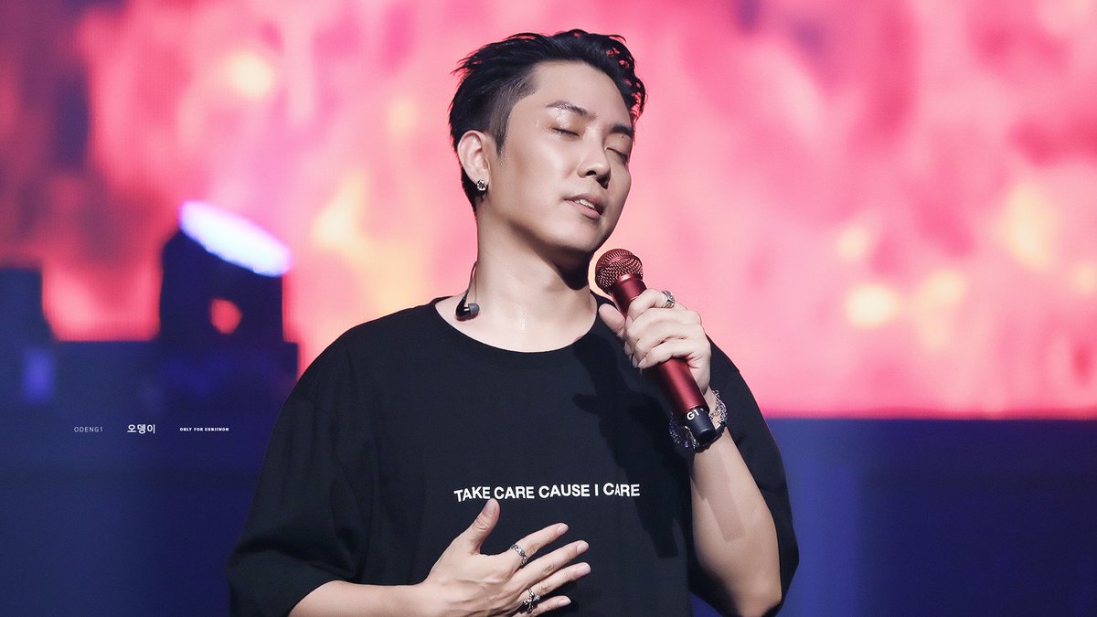 odeng1_'s tweet photo. 190727 은지원 콘서트 ON FIRE

👦🏻: "처음부터다시라구요?"
👦🏻: "으으음~" 
👧🏻: 🔪❤️->💔😫!!!!
👦🏻: "(👋🏻손짓..)죽어"

저 죽어써..o<-< 그애교과손짓땜에.. ㅠㅠㅠㅠㅠ 

#은지원 #EUNJIWON #ウンジウォン #G1 #殷志源 #ON_FIRE https://t.co/V4u2fJzMax