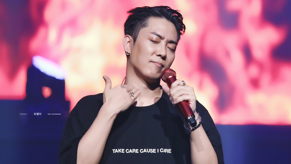 odeng1_'s tweet photo. 190727 은지원 콘서트 ON FIRE

👦🏻: "처음부터다시라구요?"
👦🏻: "으으음~" 
👧🏻: 🔪❤️->💔😫!!!!
👦🏻: "(👋🏻손짓..)죽어"

저 죽어써..o<-< 그애교과손짓땜에.. ㅠㅠㅠㅠㅠ 

#은지원 #EUNJIWON #ウンジウォン #G1 #殷志源 #ON_FIRE https://t.co/V4u2fJzMax