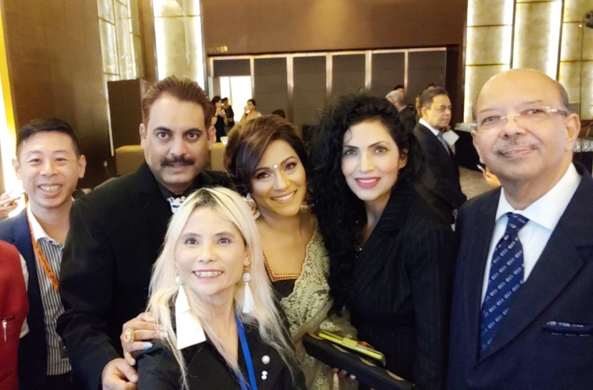 realsimranahuja's tweet photo. #Singapore #FilmsToday #LIBIZ Awards 2019.. #Christin loved the clicks!! https://t.co/NsujbKp1Rs