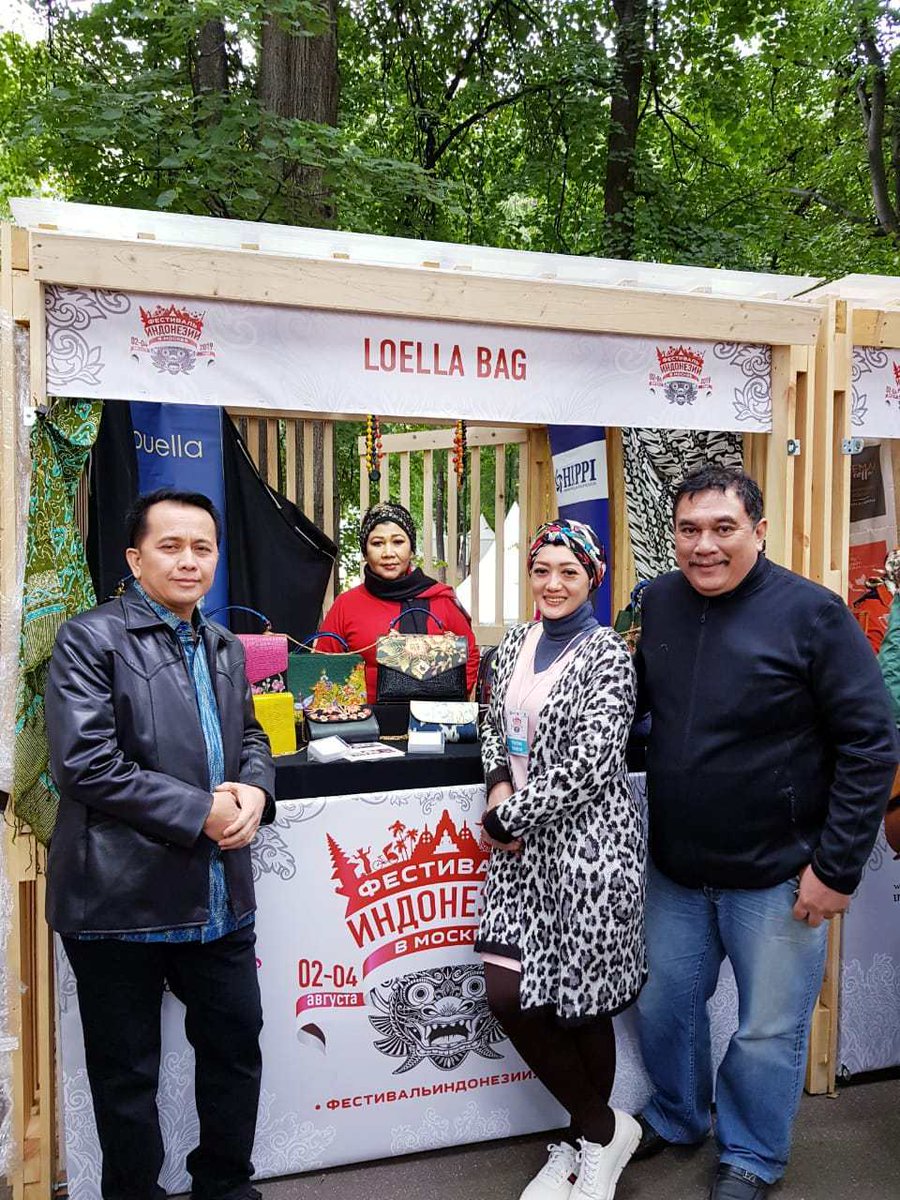 hippi_pusat's tweet photo. Festival Indonesia di Moskow, Russia.
Cc. @kincring
https://t.co/kmHRXzIIx1
#dpphippi #hippi #pengusahapejuang #pejuangpengusaha #AyuOktavia #TariSurarjo #RainerTobing #WawanHarmawan https://t.co/ONkRh7bhoG