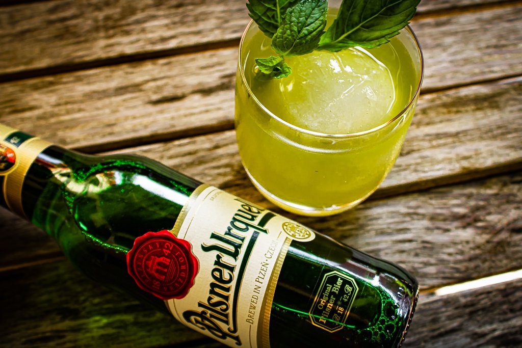bryk_bar's tweet photo. Enjoy the SUMMER in the city on our cosy terrace with an refreshing Whiskey Smash with a hint of beer syrup 🍻💯😎☀️🍿
•
•
#brykbar #prenzlauerberg #prenzlberg #pilsnerurquell #whiskeysmash #mint #bourbon https://t.co/18GZePPkG9