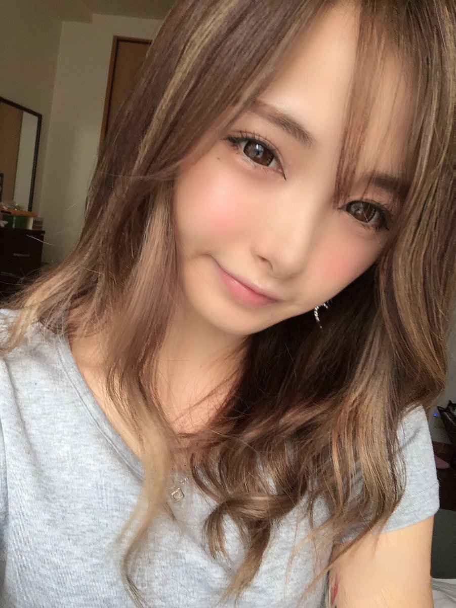 Kanna02015's tweet photo. まつ毛とアイラインと切開書くだけでこんなにも違う（笑）

てか髪色かわゆすぎん？？ https://t.co/Ay4SVOseWE