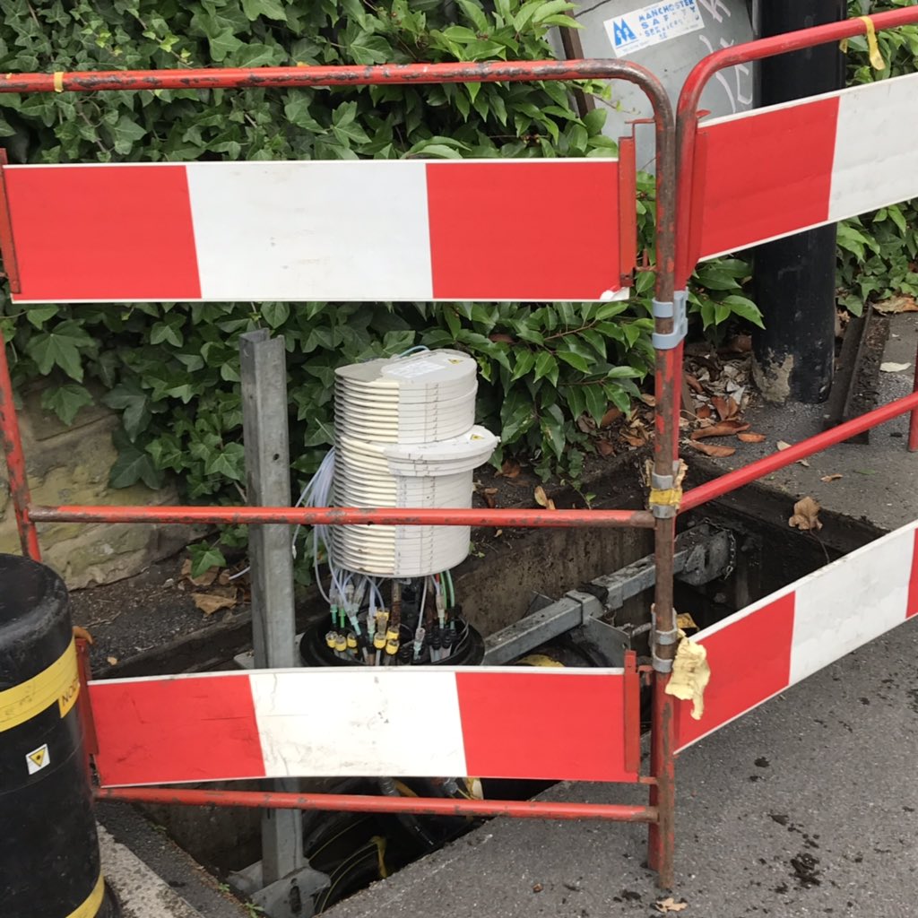 Footpath blocked by <a href="/WeAreOpenreach/">Openreach</a> vans who aren’t even on the site 🙄