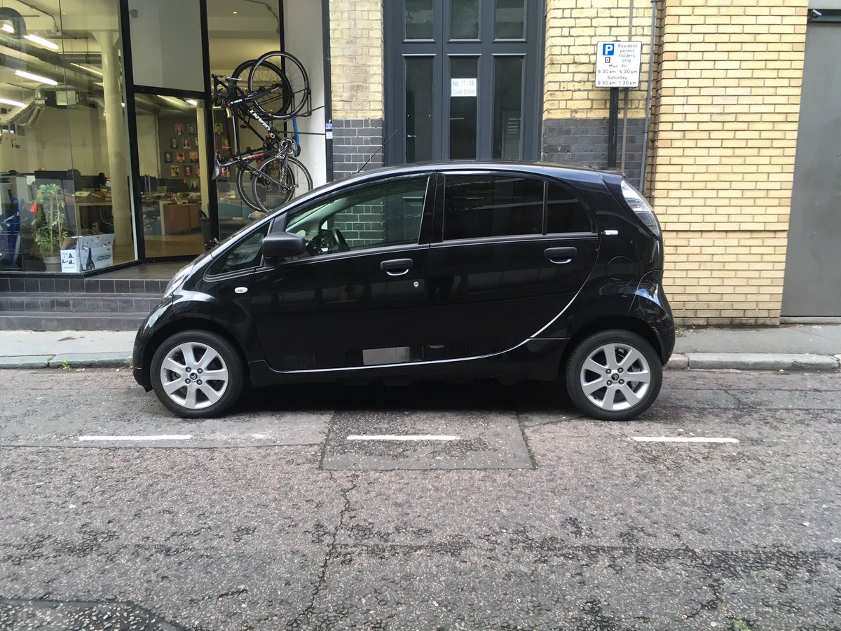 GreenMotorLem's tweet photo. One of those electric Mitsubishi-Citroen (Mitroen?) cars you don’t get so much nowadays. https://t.co/XRIainG2Ez
