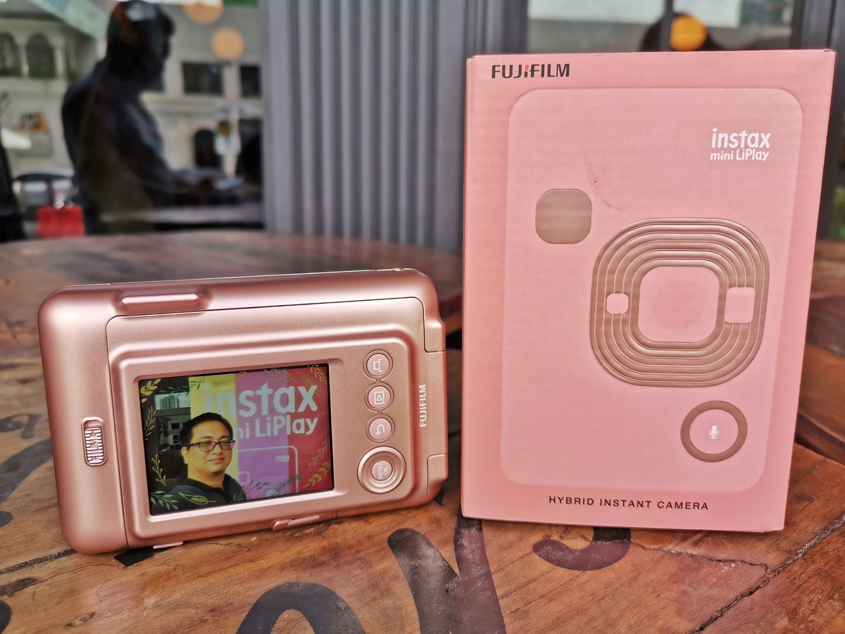 TeknoGadyet's tweet photo. Fujifilm unveils the Instax Mini LiPlay hybrid instant camera with Sound-recording Feature in the Philippines for only Php9,999!
#Fujifilm #FujifilmPH #TeamInstaxPH #InstaxMiniLiPlay #LiveLifePlay #InstaxMemory #Instax #FujifilmInstax #FujifilmInstaxMiniLiPlay
@fujifilmph https://t.co/s0NmoPd13c