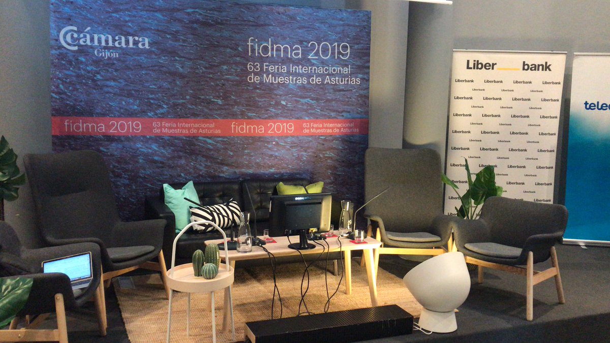 Starting the day talking about #digitalempathy 💪🏻!! <a href="/EmpathyCo_/">Empathy.co</a> #ajeasturias #diajovenempresario #salonaje