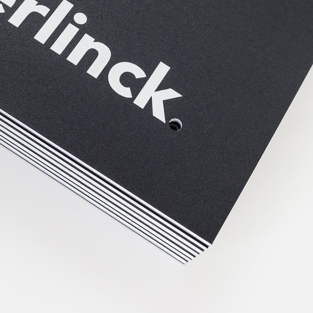 we_are_chilli's tweet photo. Subtlety, minimalism, elegance... a magazine for Wooninrichting Oosterlinck #wearechilli #logo #logodesign #branding #print #hotfoil #bookbinding #magazine #brochure #interior #graphicdesign #igepalunar #igepa @IgepaBelux https://t.co/R1BL2WLxt4