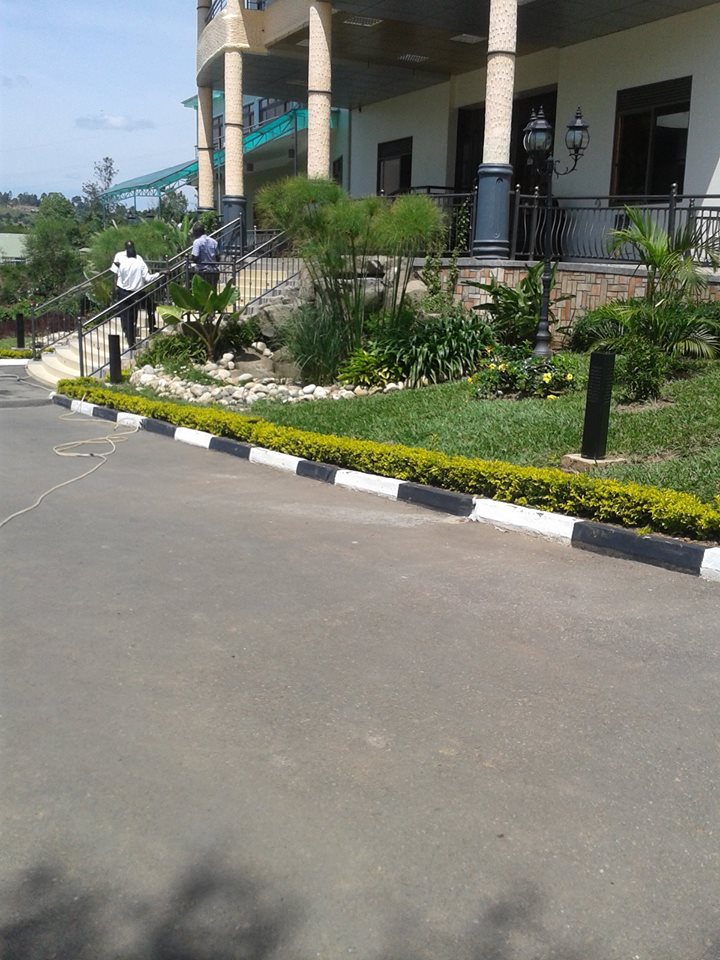 Passionsltd's tweet photo. The styles you choose are up to you, we will do it the exact way you want it. call us on +256 782 451967
+256 754 451967 #HomeAlone #beautifulhome #houses #compounddesign https://t.co/mnMBmWK7md https://t.co/f1oiqaZuqi