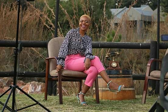 imperative_mag's tweet image. Meet your host @yvette_aloe for #TheLighterSideOfLife on #imperativemagazine. Yvette is A Life Coach. Catch her latest interview with Spiritual Healer @iteshhoffman on @imperative_mag imperativejourney.co.za

#ThursdayThoughts #GirlTalkZA #ClicksWomensDay #SABCNews #MorningLive