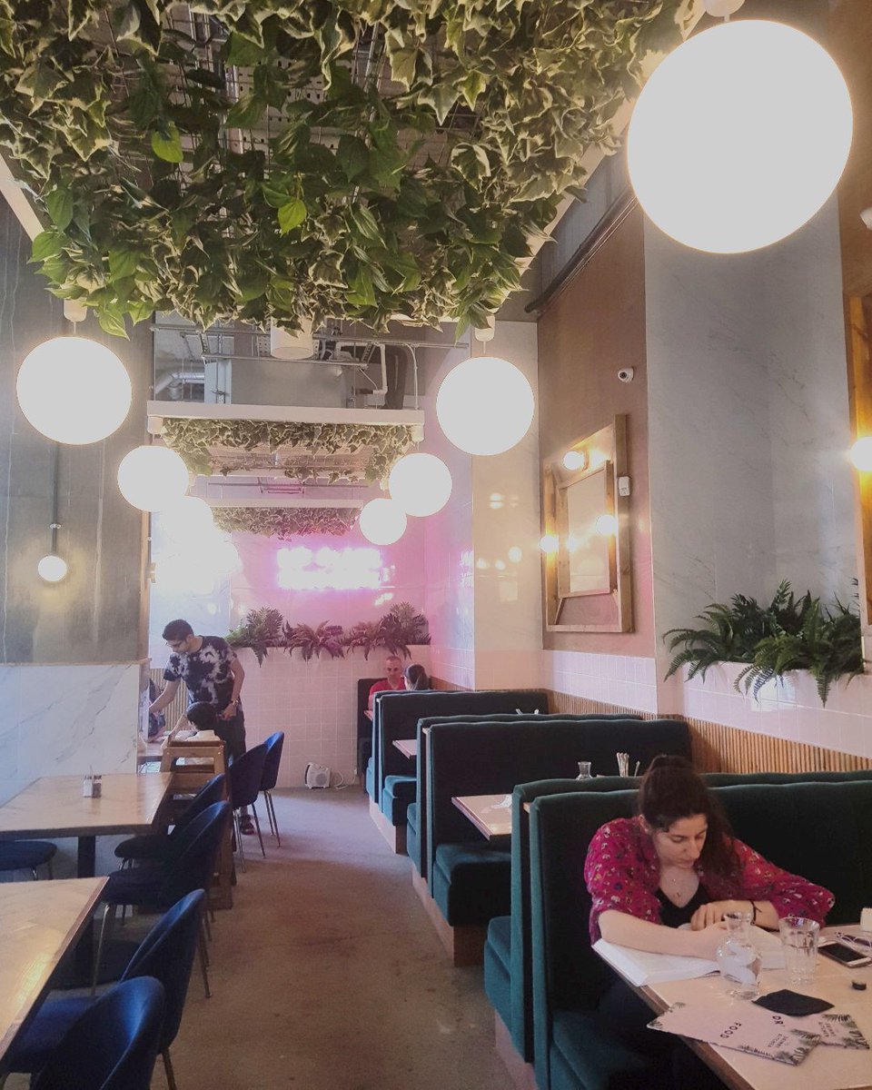 Grubnglug's tweet photo. Oh dear The Skinny Kitchen Ealing, what a let down. Bacon Eggs Benedict arrived without bacon - no apology offered &amp; by the time it surfaced, alone on a plate, eggs were cold. Ordered Sriracha Mayo &amp; received Sriracha. And I dare you to guess the price of 6 Yuka Fries... #badfood https://t.co/bVd2G5tdYk