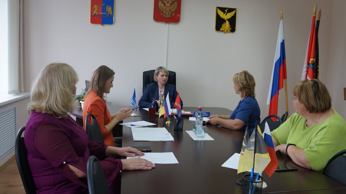 08.08. в Палехском районном МО проводит прием граждан по личным вопросам Руководитель общественной приемной партии "ЕДИНАЯ РОССИЯ" Д.А.Медведева в Ивановской области Оксана Александровна Смирнова