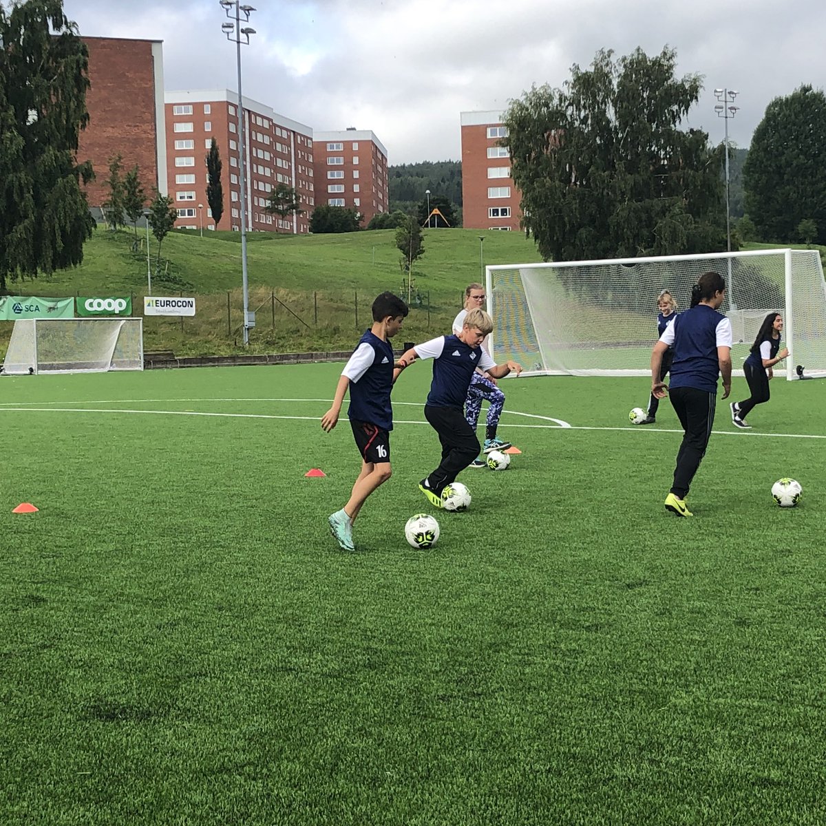 GIFSonson's tweet photo. Bolla med ord; skriv- & fotbollsläger i Nacksta
@GIFSundsvall #nacksta #sundsvall #gifsundsvall #sdff https://t.co/PTInbX2gve