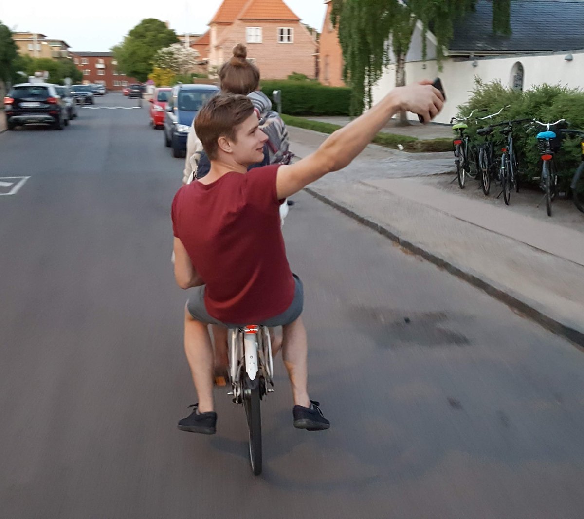 lauratiidla's tweet photo. So today is the official @cycletoworkday and this is not really a special day in Denmark. Thank you π©π° for providing people with the opportunity to have every day as #cycletoworkday #cycletoairportday #cycletoparties #cyclewithfriends #cycleeverywhereeveryday. #RideAndSmile https://t.co/rwpH1vVxme