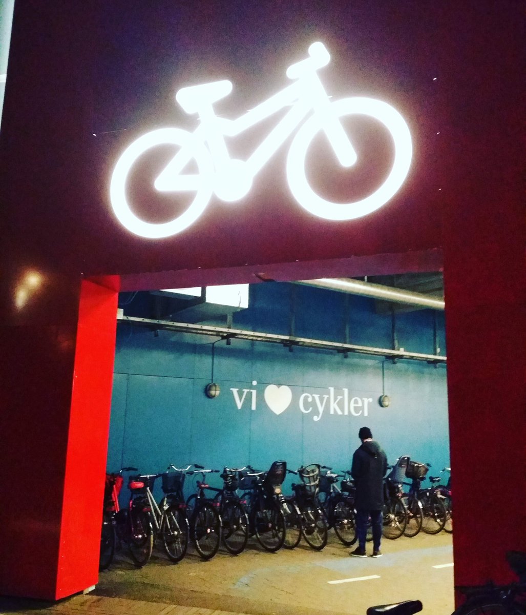 lauratiidla's tweet photo. So today is the official @cycletoworkday and this is not really a special day in Denmark. Thank you π©π° for providing people with the opportunity to have every day as #cycletoworkday #cycletoairportday #cycletoparties #cyclewithfriends #cycleeverywhereeveryday. #RideAndSmile https://t.co/rwpH1vVxme