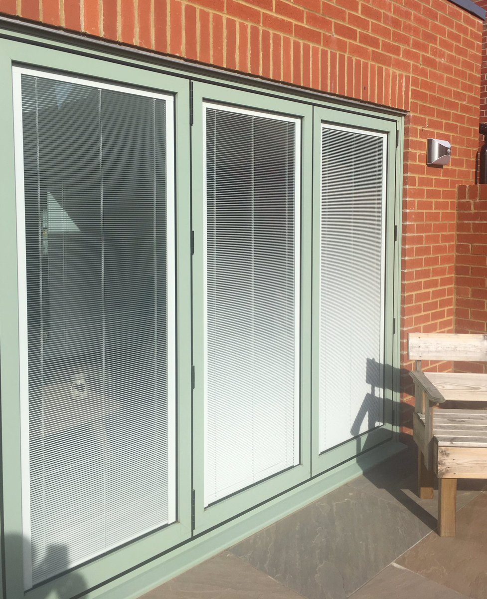 BlindsInGlass's tweet photo. Another nice combination by one of our partners at #zenfold making the most of the symmetry offered by @HiTech_Blinds sliding blind system https://t.co/kyjQgpOnfE